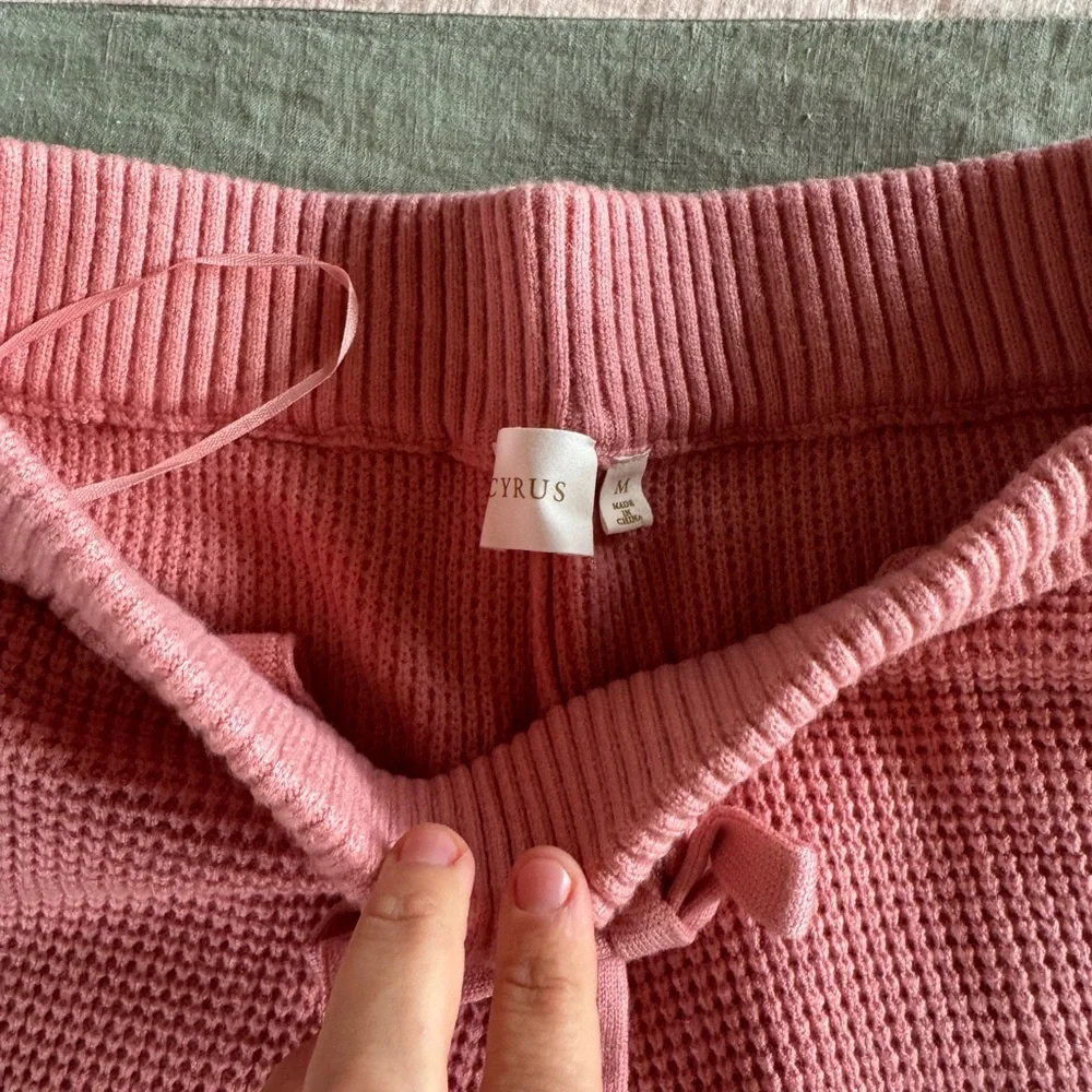 NWOT Cyrus pink sweater set - Picture 3 of 6